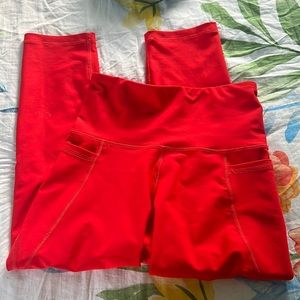 Red 3/4 length leggings size Small